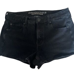 Women’s American Eagle black 360 super stretch shorts. Size 10.